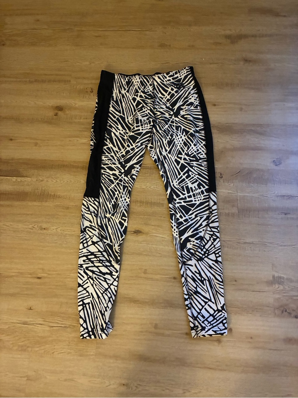 Nike Black and White Abstract Print Leggings